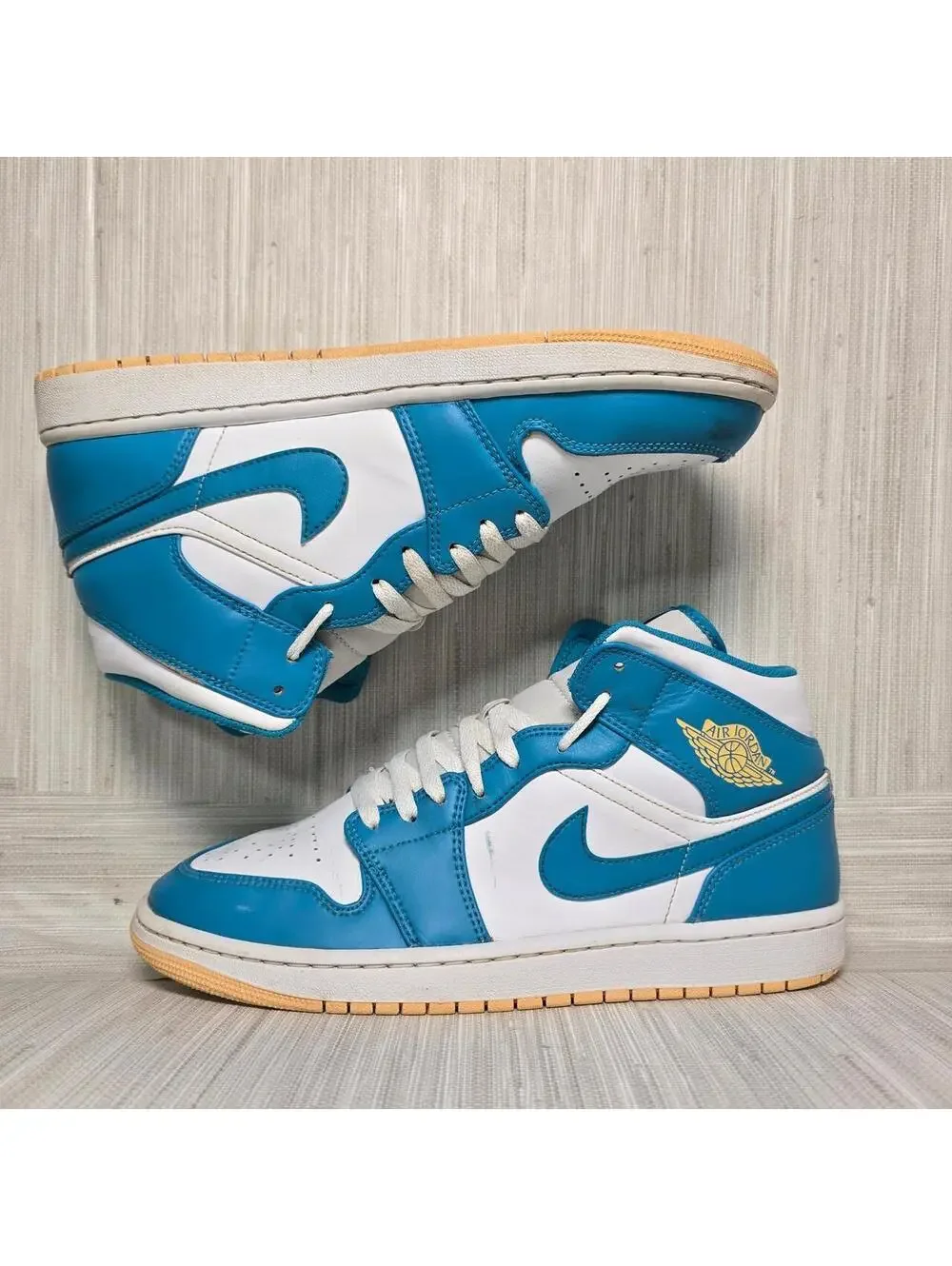 Air Jordan 1 Mid Aquatone Celestial Gold Men’s Size 10.5